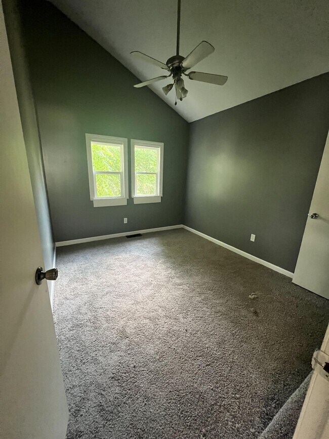 Building Photo - 607 Samantha Ave