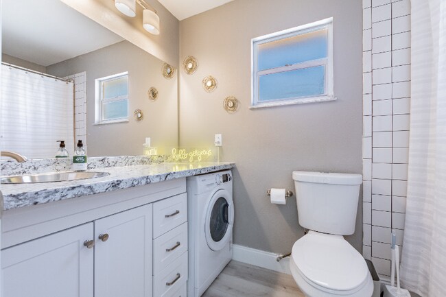 Building Photo - 1 Minimalist Modern Studio