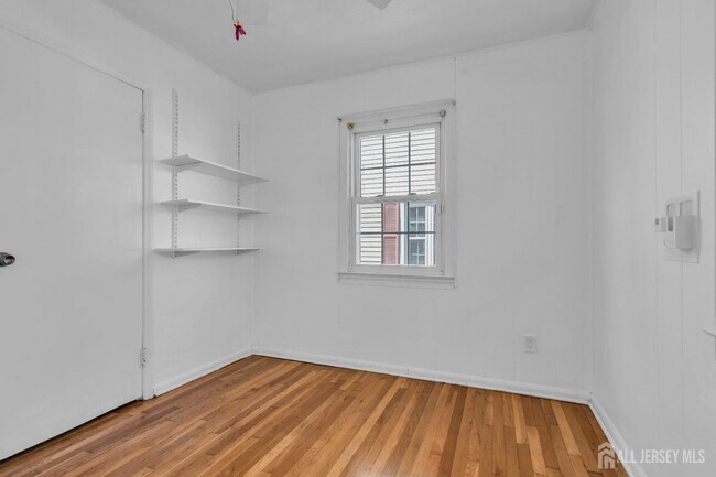 Building Photo - 253 Fairmount Ave