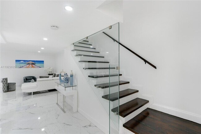 Building Photo - 9167 Harding Ave