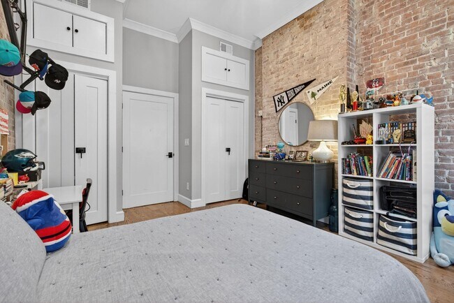 Building Photo - 926 Park Ave