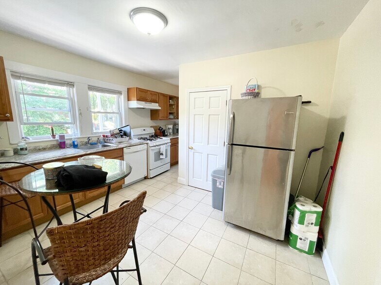 Building Photo - 31 High St