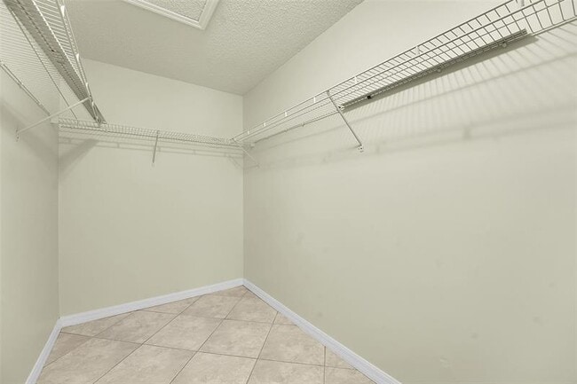 Building Photo - 1332 SW Granville Ave