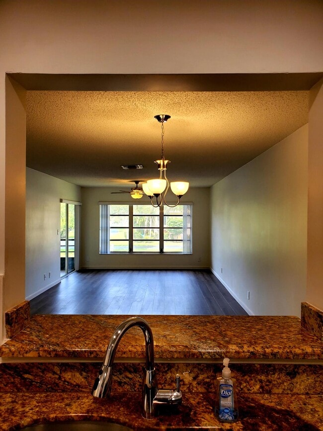 Building Photo - 5890 Sugar Palm Ct