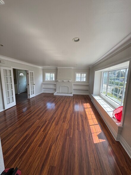 Building Photo - 4037 W 23rd St