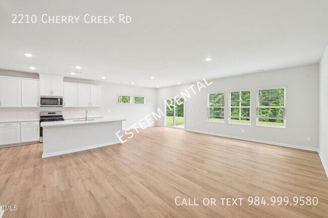 Building Photo - 2210 Cherry Crk Rd