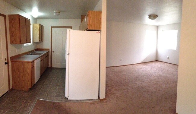 Building Photo - 906 Juniper Ave