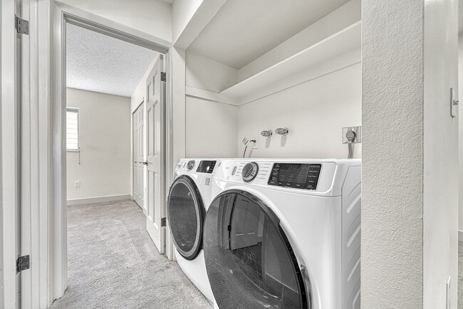 Building Photo - Bright & Updated 3-Bedroom Townhome in Desirable Cherry Creek School District
