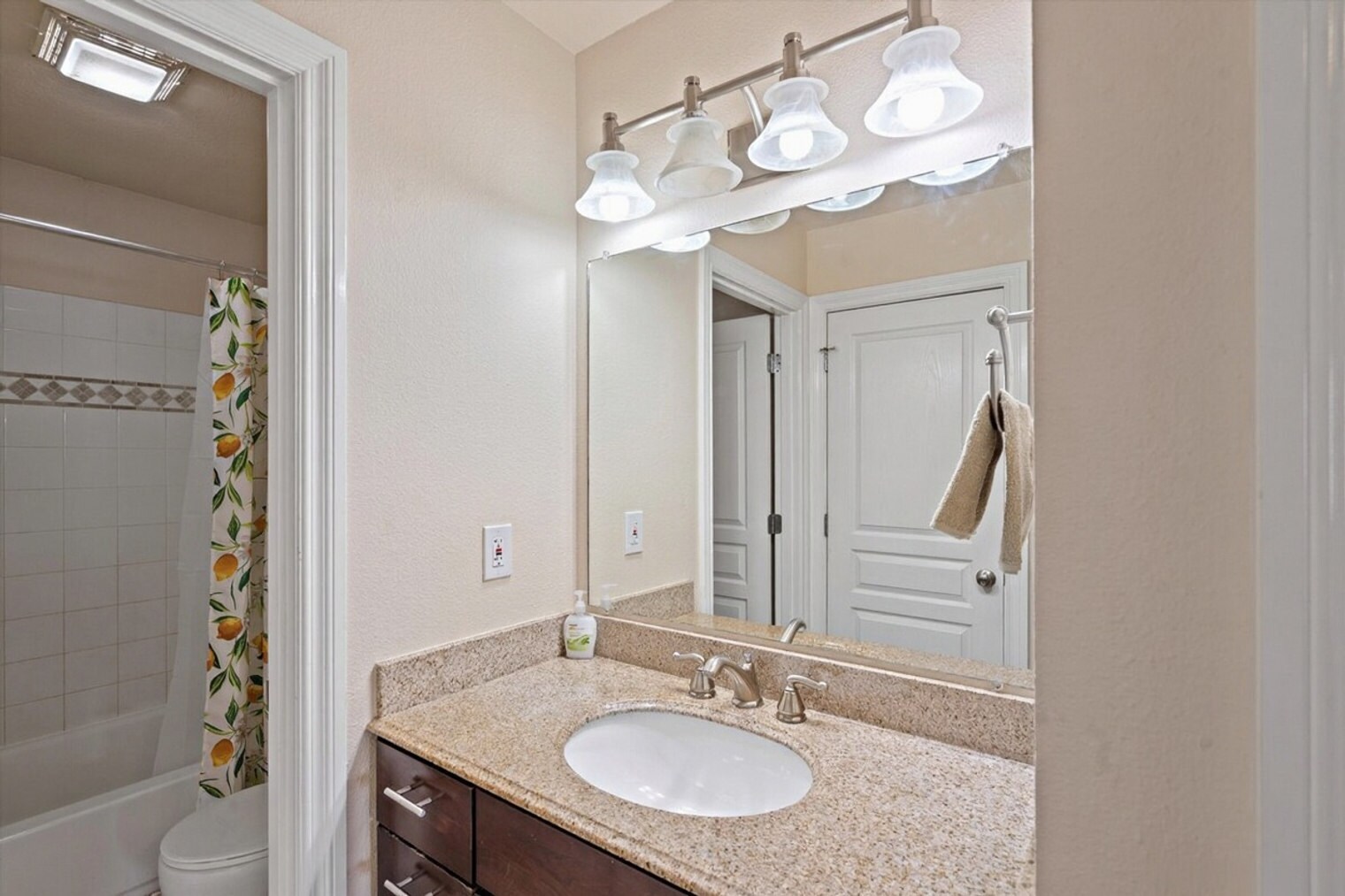 Building Photo - 243 W 13th Ave