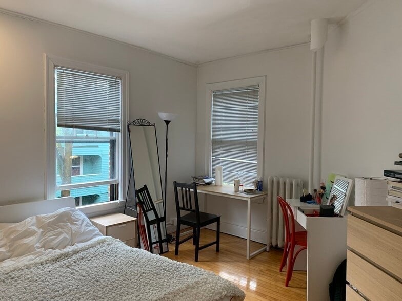 Building Photo - 34 Ash St