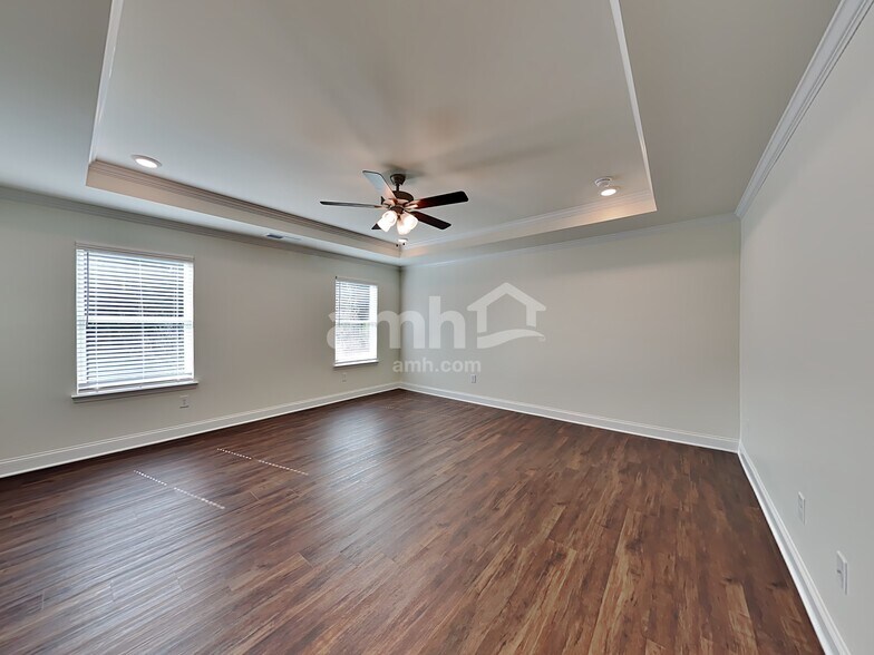 Building Photo - 799 Carnaby Ln