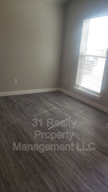 Building Photo - 6804 Lonesome Dove Ln