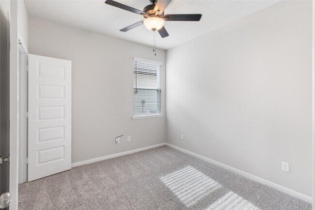 Building Photo - 15195 Still Water Mdw Lp