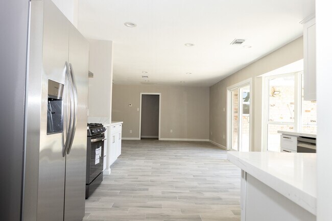 Building Photo - 8335 Langdon Ln