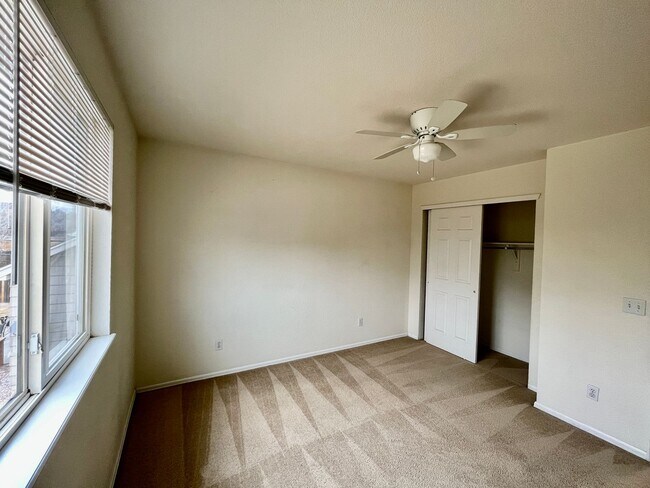 Building Photo - Spacious 4 Bedroom Stetson Hills Home!
