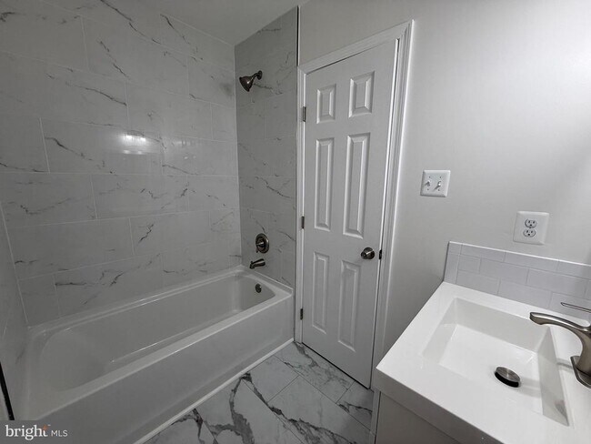 Building Photo - 7308 E Springbrook Ct
