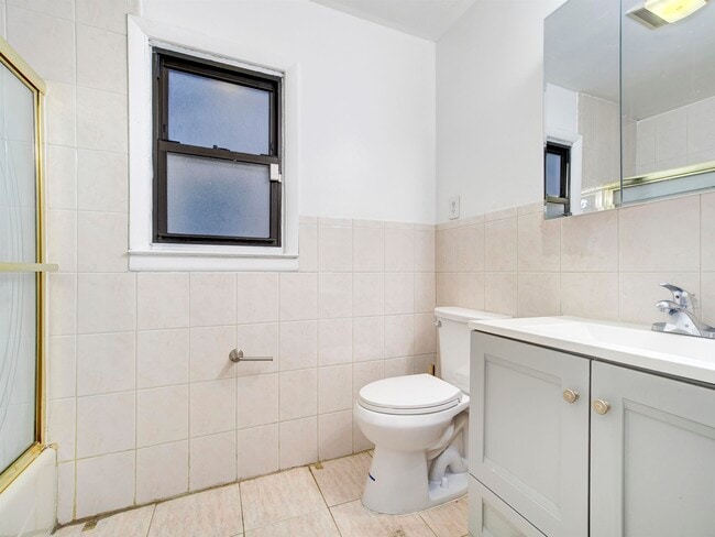 Building Photo - 25 Skillman Ave