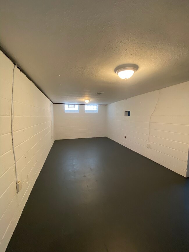 Building Photo - 3850 Covington Rd