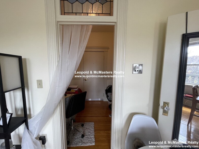 Building Photo - 48 Queensberry St