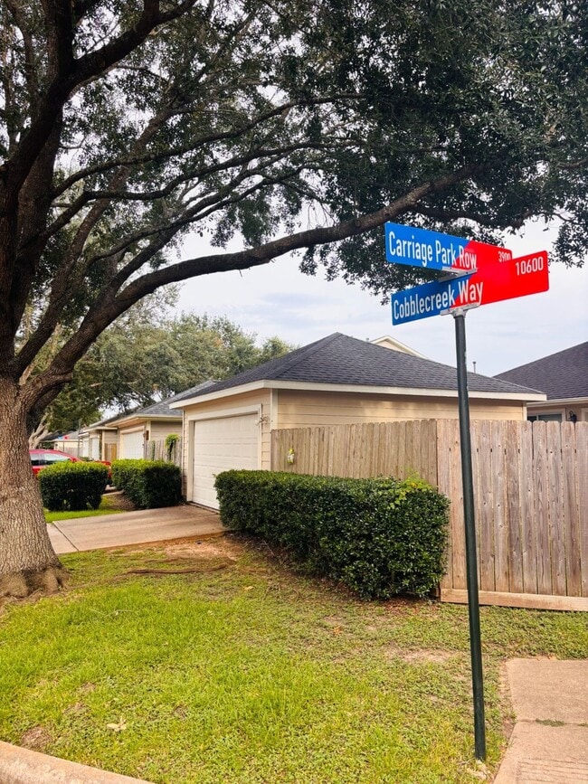 Building Photo - 10614 Cobblecreek Way