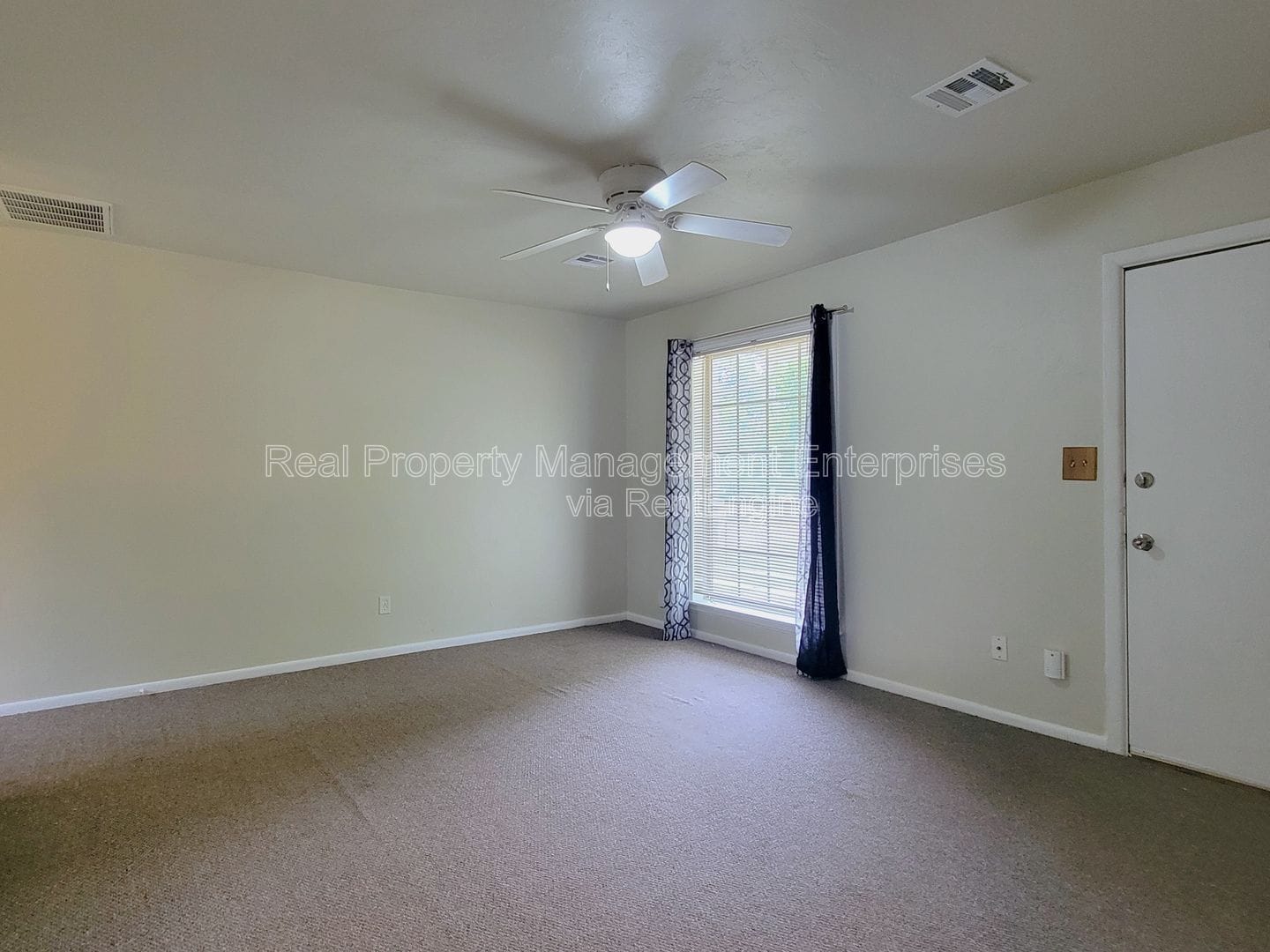 Building Photo - 608 N Poplar Ln