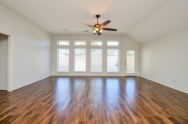 Building Photo - 26006 Palmdale Estate Dr