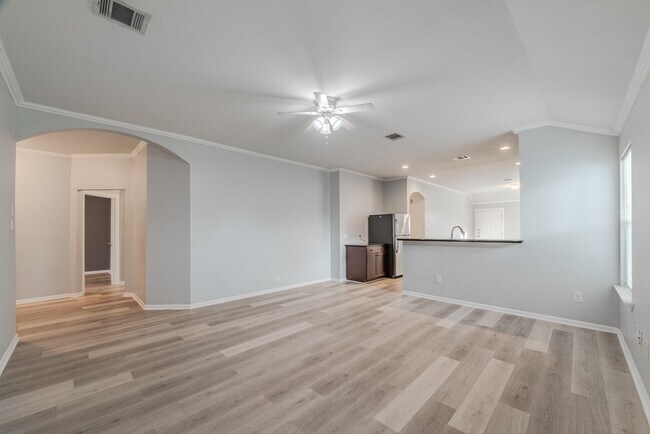 Building Photo - 834 Elkhart St