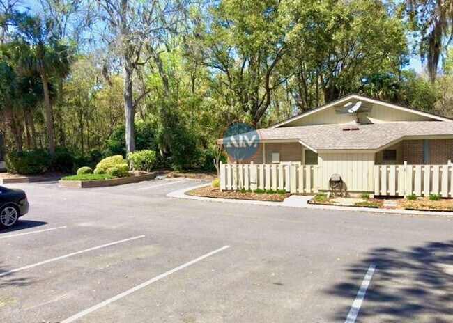 Building Photo - Top-Floor South End Villa Near Coligny Beach- Available Now!