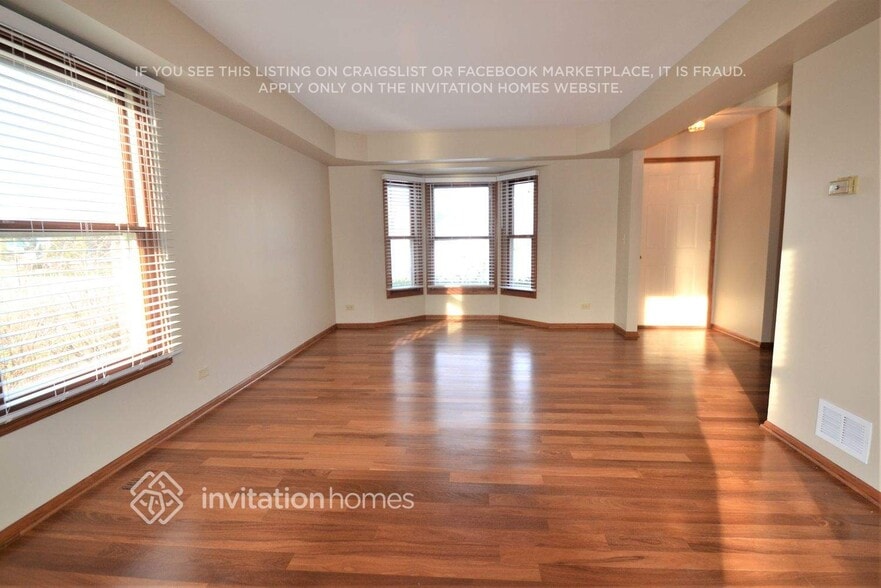 Building Photo - 1445 Woodscreek Cir