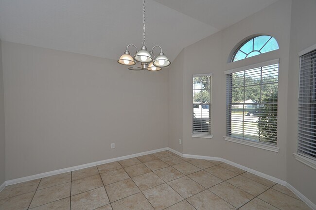 Building Photo - 15223 Stoneyview Dr