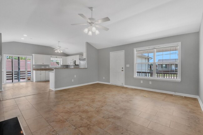 Building Photo - 2149 Hollandale Cir