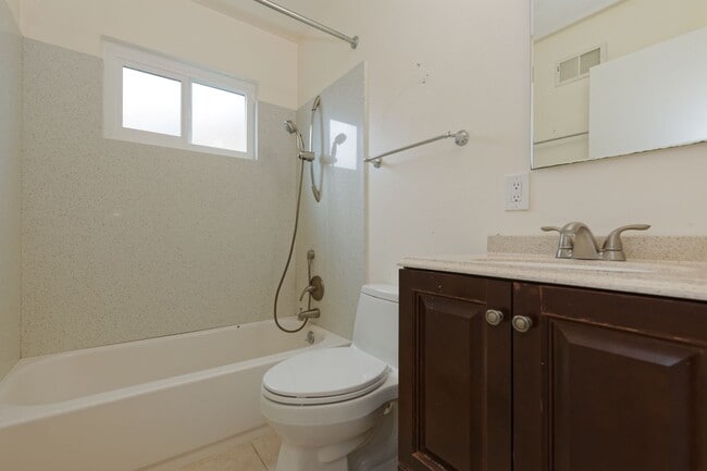 Building Photo - SANTA CLARA - tastefully updated throughou...