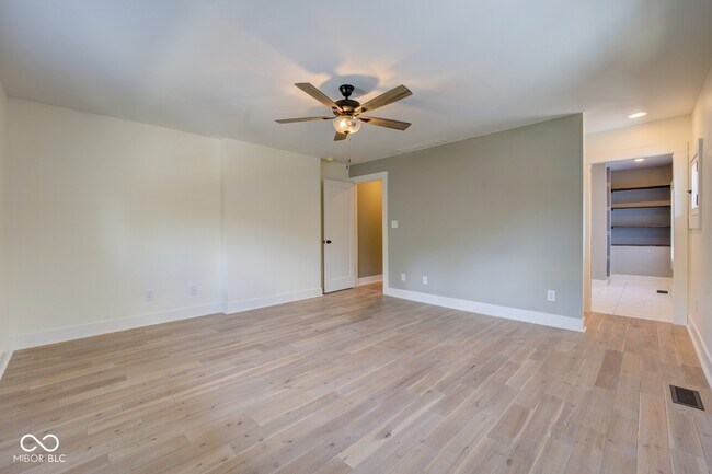 Building Photo - 2832 N Park Ave