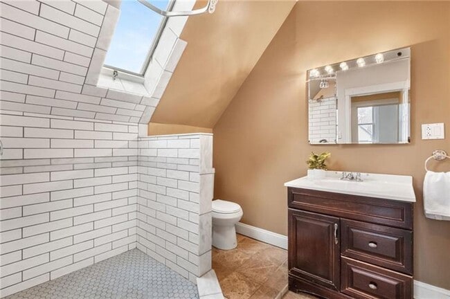 Building Photo - Luxurious 5-Bedroom Rental in the Heart of Shadyside