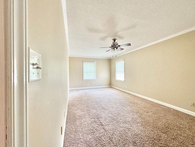 Building Photo - Spacious 3 Bedroom with Backyard Pool