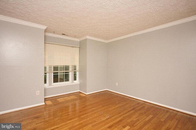 Building Photo - 1492 Greenbriar Cir