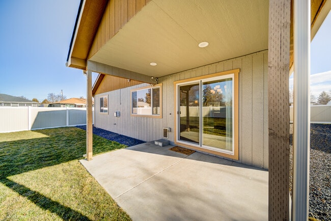 Building Photo - 1923 N Nelson St