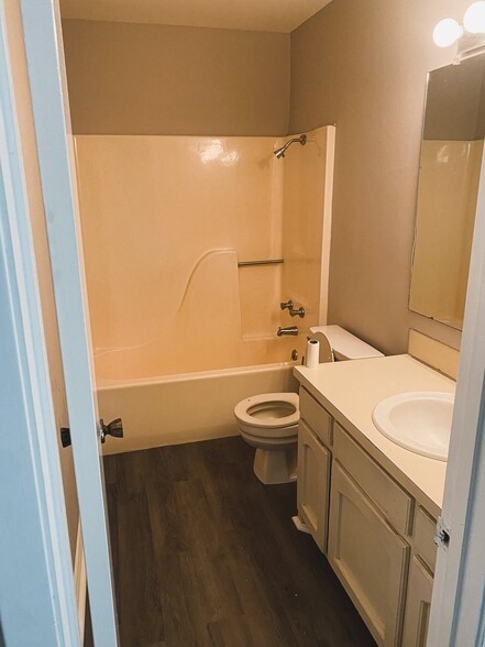 Building Photo - 200 Timberwood Dr
