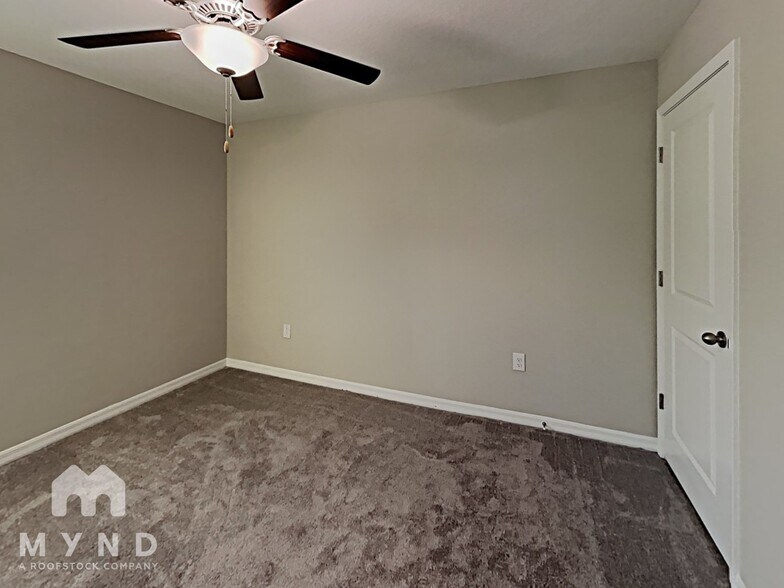 Building Photo - 5250 White Chicory Dr