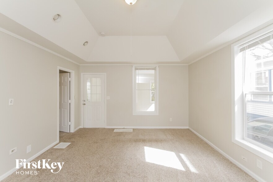 Building Photo - 515 Columbia St