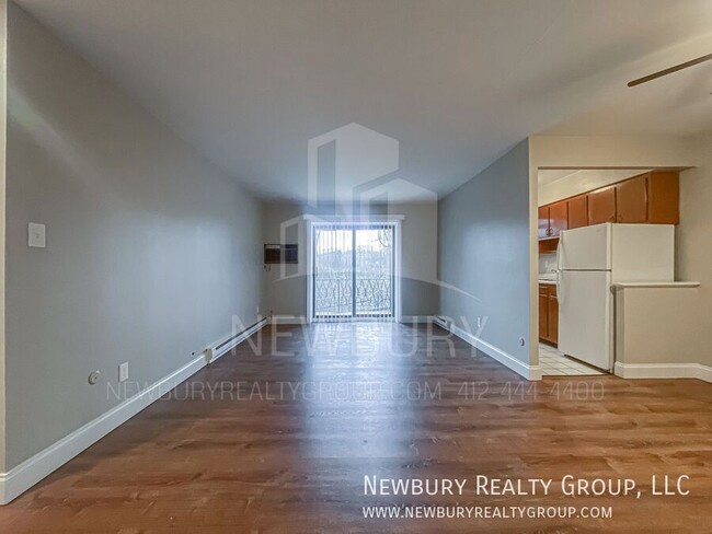 Building Photo - Welcome to Your New Home in the Westwood/O...