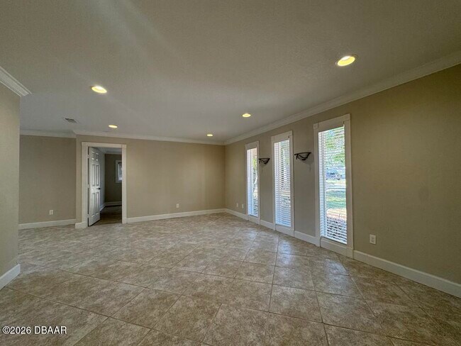 Building Photo - 190 Hidden Hills Dr