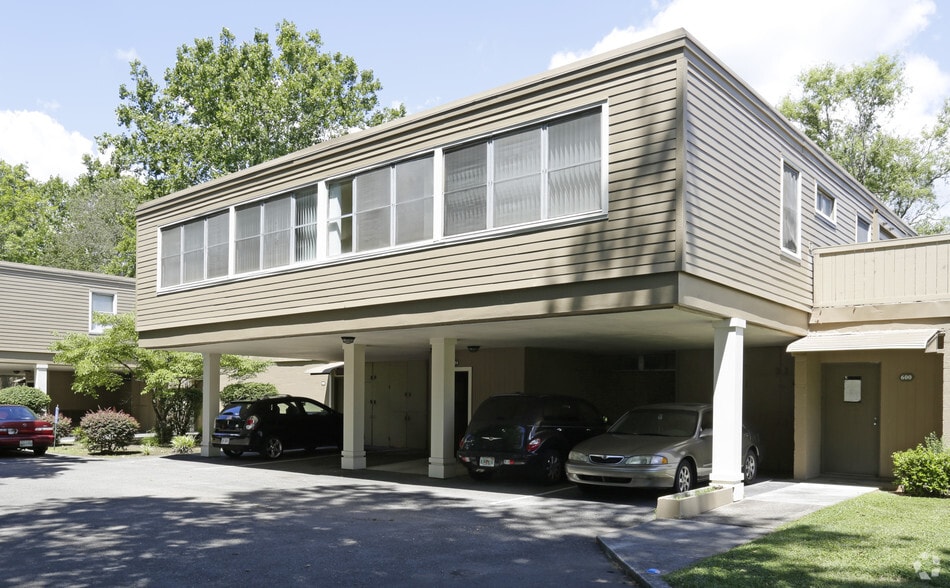 Parking Area - Rolling Hills Apartment Homes