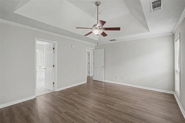 Building Photo - 665 Peachtree Trails Dr