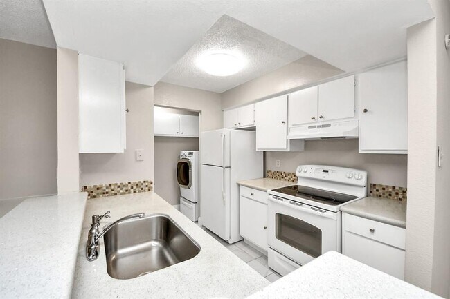 Building Photo - 2800 Jeanetta St