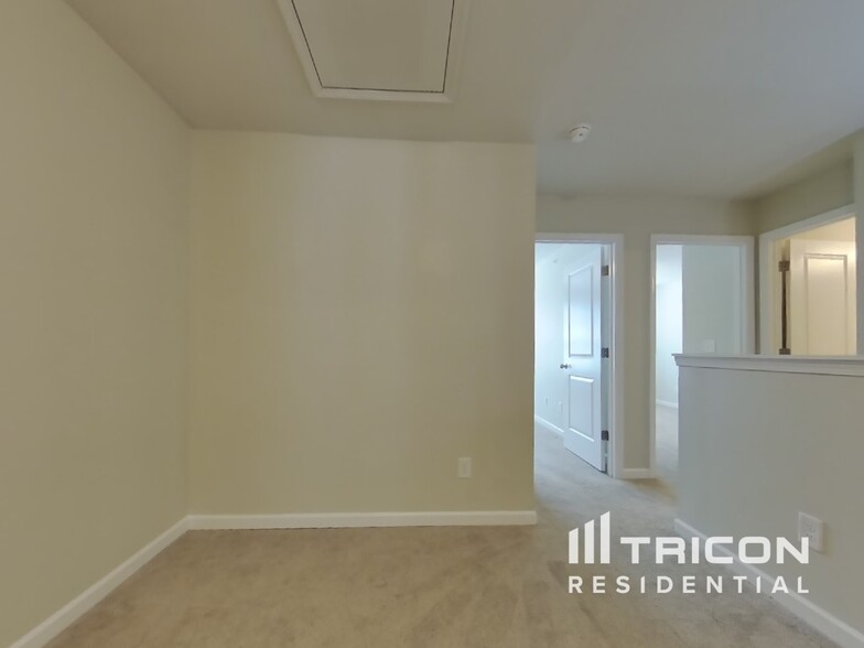 Building Photo - 404 Riverwood Ct