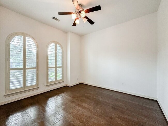 Building Photo - 14 Spincaster Drive