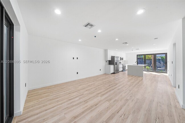 Building Photo - 11 NE 51st St