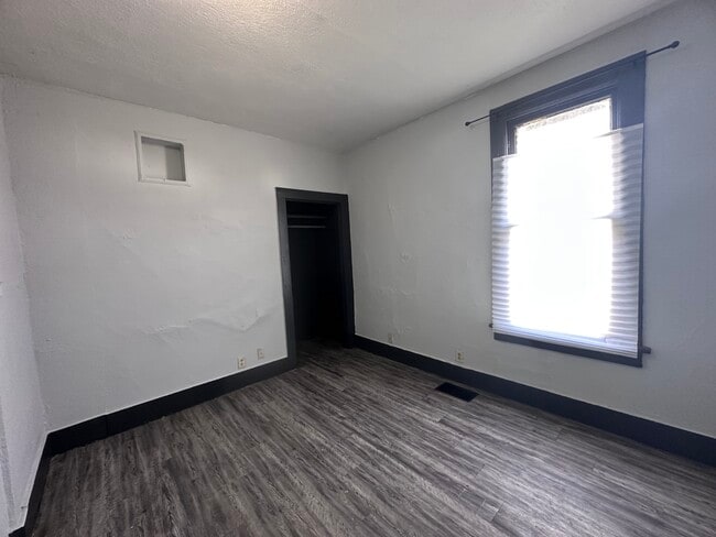 Building Photo - 612 South-