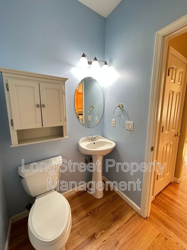 Building Photo - 852 Marilyn Dr